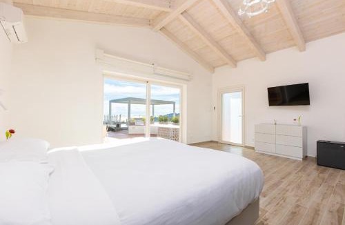 Sant'Agata sui Due Golfi Villa | Modern Sorrento Coast Villa with Private Pool & Terrace