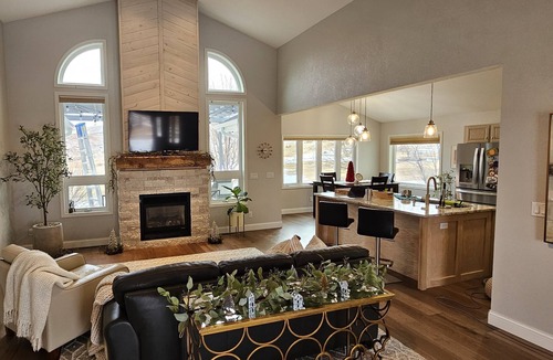 Rapid City House | Modern, spacious property off Wildhorse Drive