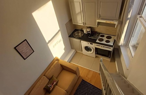 Queen's Park Apartment | Modern Studios Malvern Road