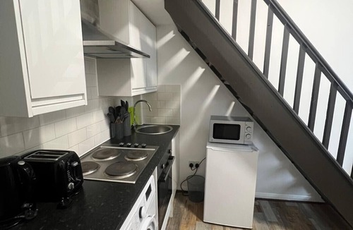 Queen's Park Apartment | Modern Studios Malvern Road
