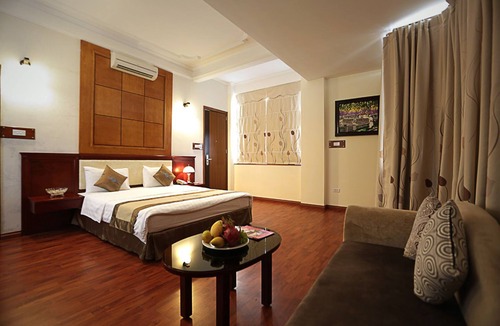 Truc Bach Hotel | Moon View Hotel