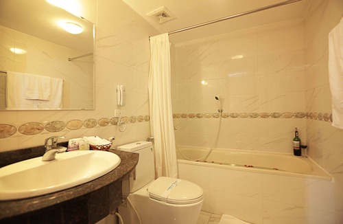 Truc Bach Hotel | Moon View Hotel