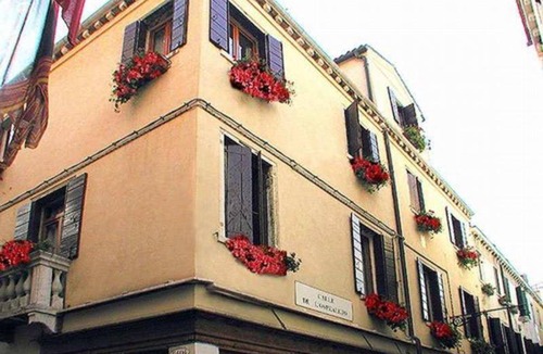 Castello House | Motel ∙ 10 guests