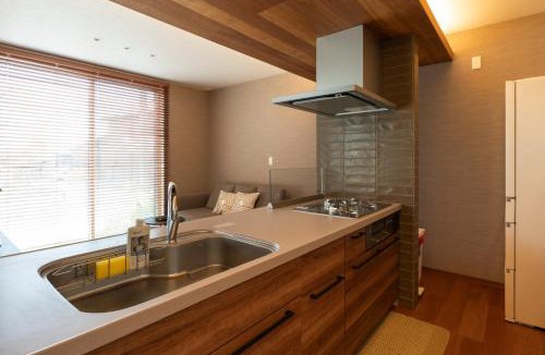 Koshi Villa | Mova Villa Koshi 積水 1 - 新築一軒家貸切 無料駐車場完備 設備充実