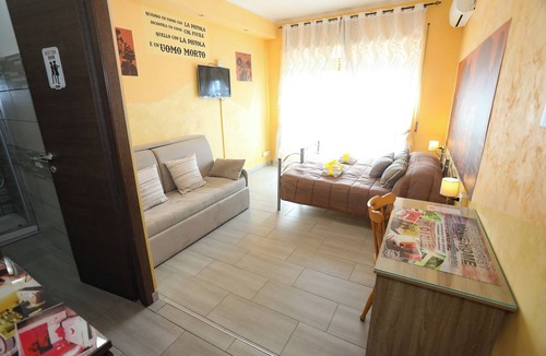 Monte Sacro Apartment | Movie Home "Western Room"