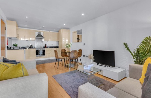 Isle of Dogs Apartment | MySquare Two Bedroom Serviced Apartment in Indescon Square