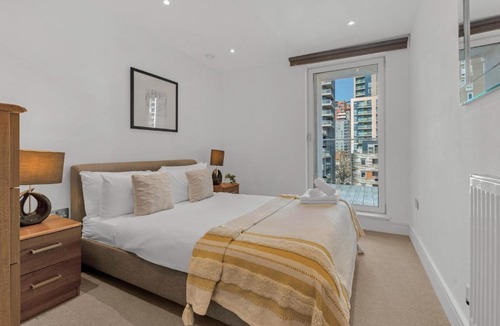 Isle of Dogs Apartment | MySquare Two Bedroom Serviced Apartment in Indescon Square