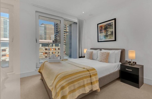Isle of Dogs Apartment | MySquare Two Bedroom Serviced Apartment in Indescon Square