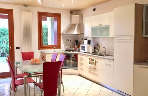 Caerano di San Marco Apartment | New apartment with garden, convenient to services