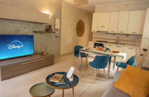 Zona XXX Castel Fusano Apartment | NEW Charming 2-Bedroom Apartment in Private Roman Villa Oasis