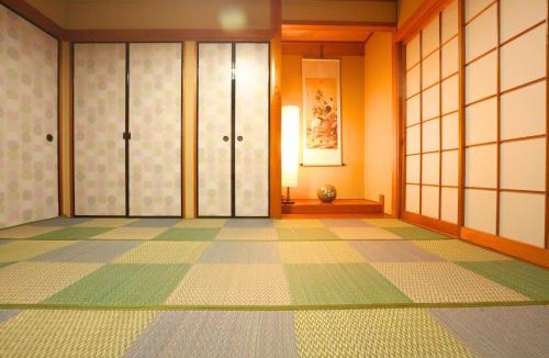 Omihachiman Villa | NEW OPEN 庭音日和 一棟貸し 八幡堀徒歩9分 壺湯2つ 近江牛名店至近 子連れ歓迎 水回り2箇所 p2台