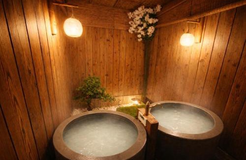 Omihachiman Villa | NEW OPEN 庭音日和 一棟貸し 八幡堀徒歩9分 壺湯2つ 近江牛名店至近 子連れ歓迎 水回り2箇所 p2台