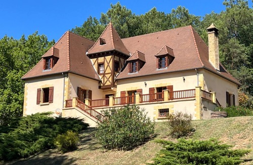 Auriac-du-Perigord House | NEW SPACIOUS 4 BED/3 BATH HOUSE VAST PRIVATE GROUNDS 10 MIN DRIVE FROM MONTIGNAC