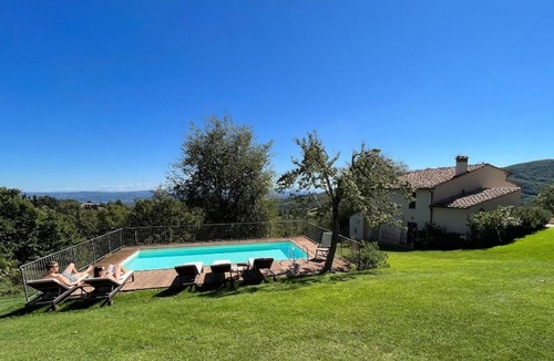 Cetona Villa | Newly restored farmhouse with private garden and exclusive pool