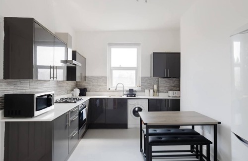 Harrow Road Apartment | Newly Renovated 4BDR Home Near Notting Hill