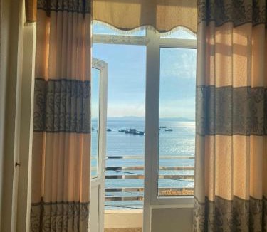 Co To Hotel | Nhà nghỉ Majestic - Mặt biển mặt phố đi bộ Cô Tô