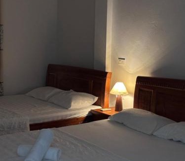 Co To Hotel | Nhà nghỉ Majestic - Mặt biển mặt phố đi bộ Cô Tô