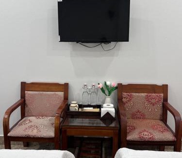 Co To Hotel | Nhà nghỉ Majestic - Mặt biển mặt phố đi bộ Cô Tô