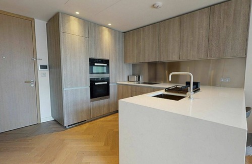 Bishopsgate Apartment | Nice apartment for 2 people with WIFI, pool and TV