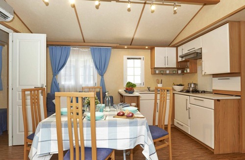 Baia Domizia House | Nice apartment in villa for 6 guests with WIFI, pool, A/C, TV and terrace
