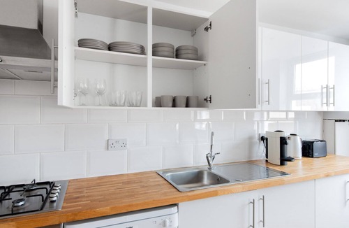 Lancaster Gate Apartment | Nice Bayswater 2 BR on Queensway opp. Underground stn, by Blueground