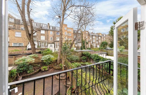 West Kensington Apartment | Notting Hill Neighbour - 2BR Designer Stay