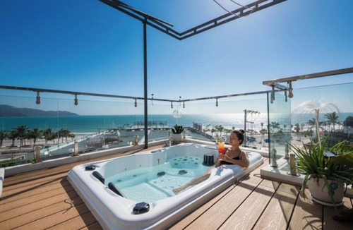 Son Tra Villa | Oceanview 4BRs Villa w Rooftop Jacuzzi 1 Minute to Beach