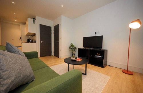 Wembley Park Apartment | Olympic Way Apartment, Workspace, Gym & Near Station