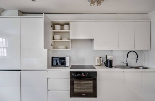 Bishop's Apartment | Open Waterloo 2BR, nr London Eye, Museums & Station, by Blueground