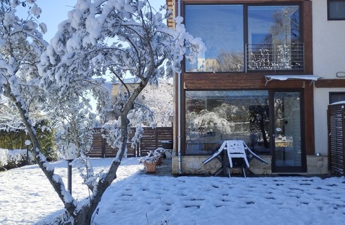 Rapino House | Orange Apartment-Ancient country house fenced garden, pets allowed