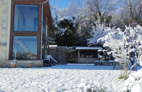 Rapino House | Orange Apartment-Ancient country house fenced garden, pets allowed