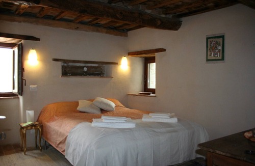 Tolentino House | Organic vineyard/olive farmhouse with superb views of the Mountains/valley