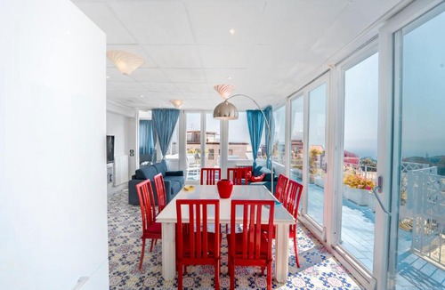Naples Apartment | "Over The Moon" Apartment