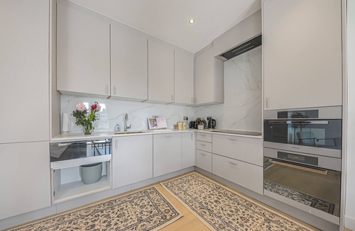 Harrow Road Apartment | Oversize 3Bed 2bath Victorian Penthouse w/AC in Maida Vale