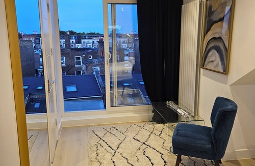 Harrow Road Apartment | Oversize 3Bed 2bath Victorian Penthouse w/AC in Maida Vale