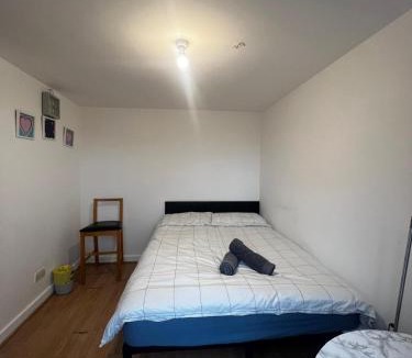 Coldharbour Apartment | Overton 1