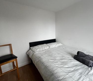 Coldharbour Apartment | Overton 1