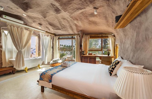 East Ham Tien Beach House | OXY Cave Homestay Mũi Né