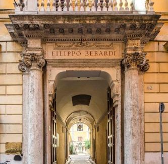 Rione IX Pigna House | Palazzo Berardi: Renaissance Downtown Luxury Villa