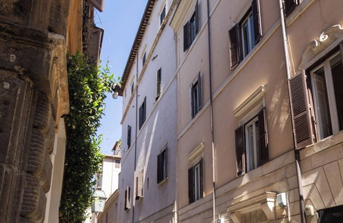 Rione V Ponte Apartment | Palazzo Taverna Apartments