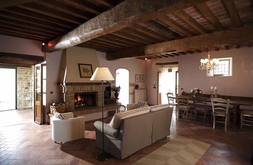 Porrena House | Panoramic villa with heated pool, party room and catering on demand