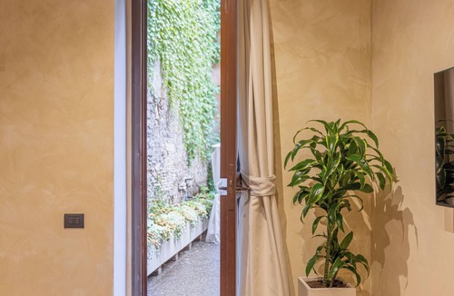 Rione V Ponte Apartment | Pantheon Urbes Collection
