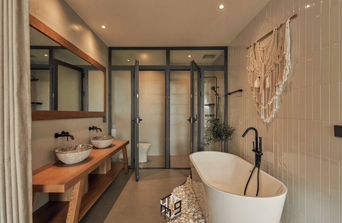 Lang Ha Apartment | Paper-flower House