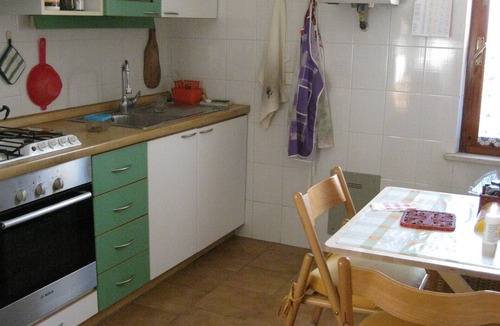Mantua Apartment | Parking with free private parking and access to 2 bicycles.