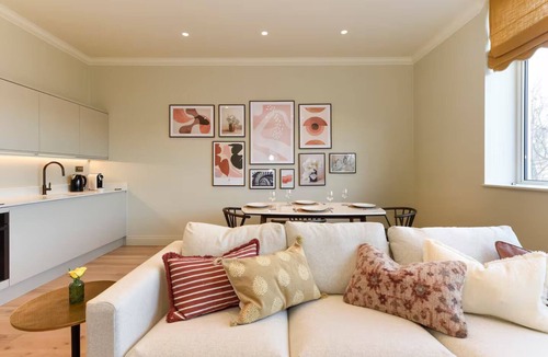 South Twickenham Apartment | Pass the Keys | Beautifully designed loft, 20 mins central London