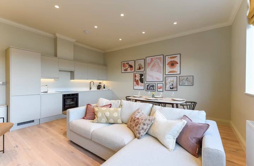 South Twickenham Apartment | Pass the Keys | Beautifully designed loft, 20 mins central London