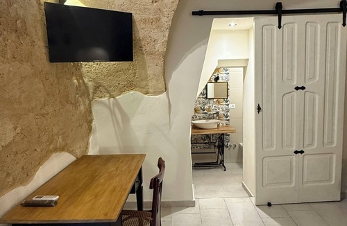 Canosa di Puglia Apartment | Peaceful 1-bedroom apartment with AC in Canosa di Puglia