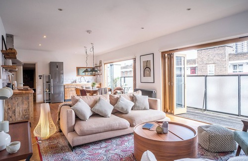 Whitechapel Apartment | Penthouse. Brick Lane. Zone 1. Roof Terrace