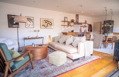 Whitechapel Apartment | Penthouse. Brick Lane. Zone 1. Roof Terrace