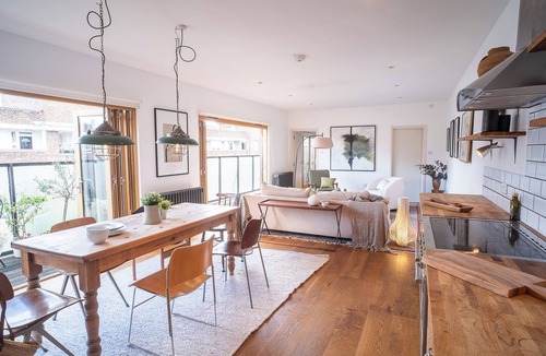 Whitechapel Apartment | Penthouse. Brick Lane. Zone 1. Roof Terrace